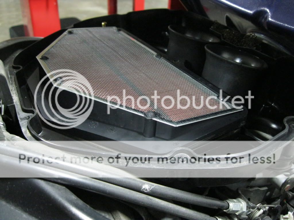 How To Change your Air Filter (kinda obvious) Suzuki GSXR