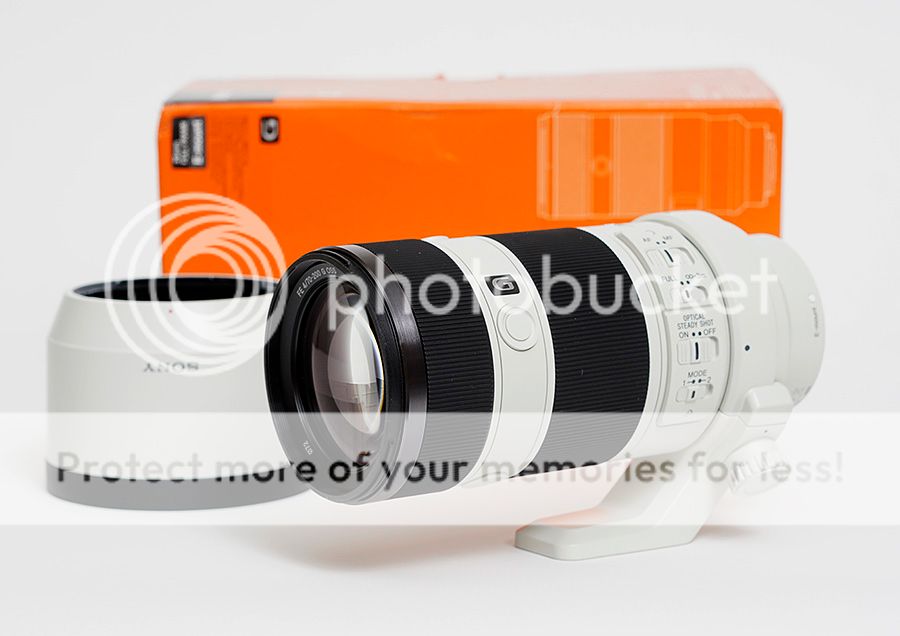 IMAGE: http://i452.photobucket.com/albums/qq246/pupnik/Sony_70-200mm.jpg